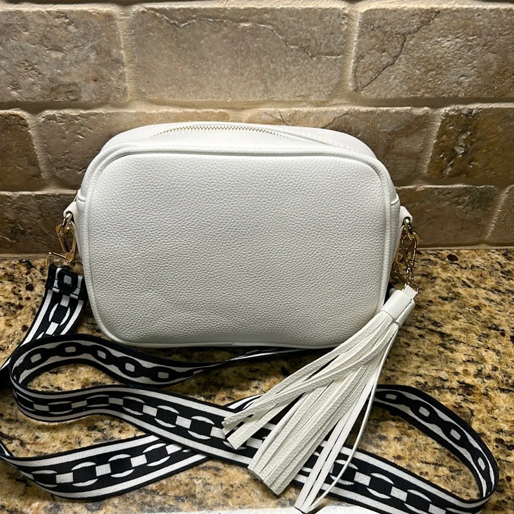 Camera style crossbody with removable strap, like new | offer in description